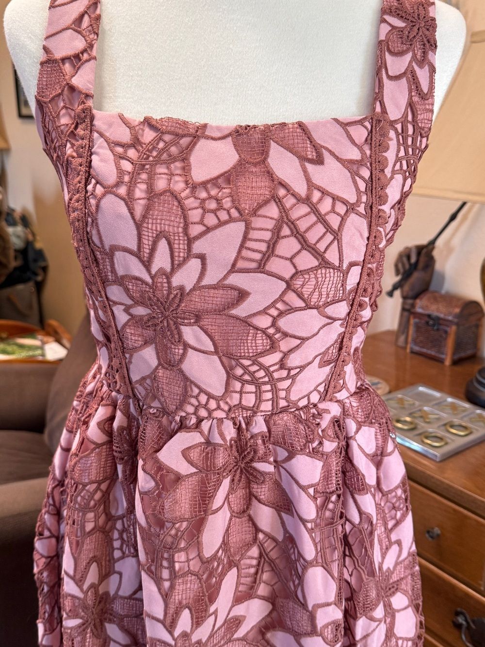 NEW New York & Company Dusty Rose Floral Lace Midi Dress sz SM - Picture 4 of 10